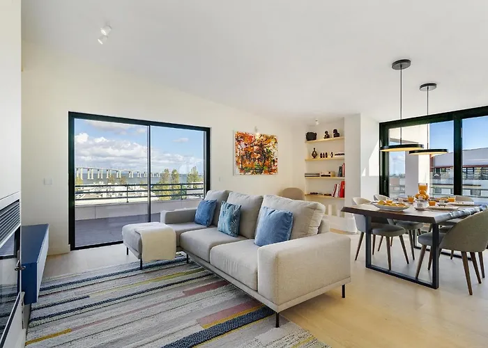Whome Bachelor Pad In The Sky, Great For Digital Nomads & Remote Workers